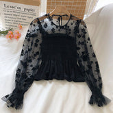 Camisa de verano con mangas de malla y estampado floral